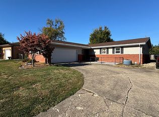 627 Witherspoon Dr, Springfield, IL 62704