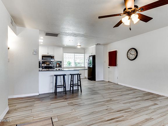 5th image of 10643 W AUGUSTA Drive