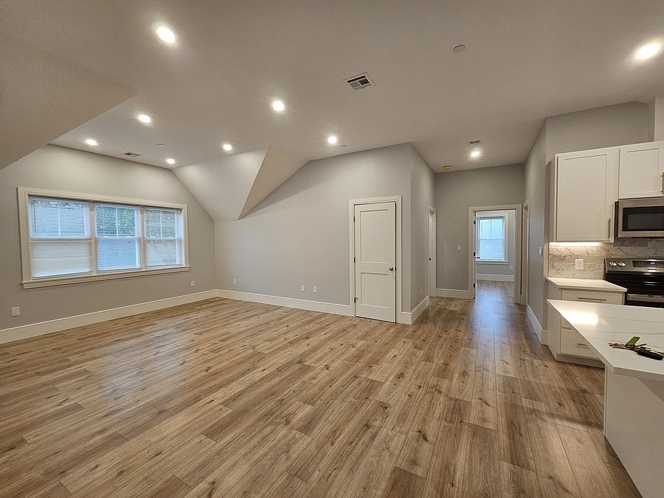 1st image of 11 Holton St #6