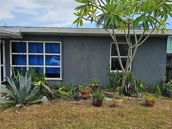 3rd image of 105 COLONIA LANE W