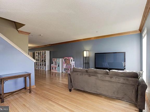 3rd image of 208 Goldsborough Dr