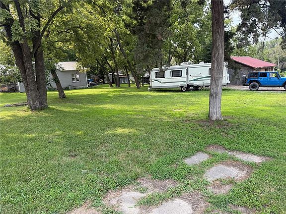 2nd image of 108 S Allen Ln