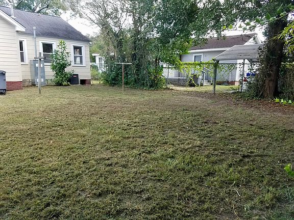 3rd image of 2116 Thornlee Dr