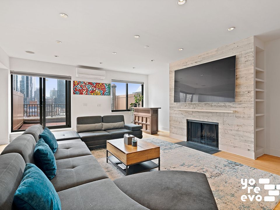 1st image of 529 W 42nd St APT 7V