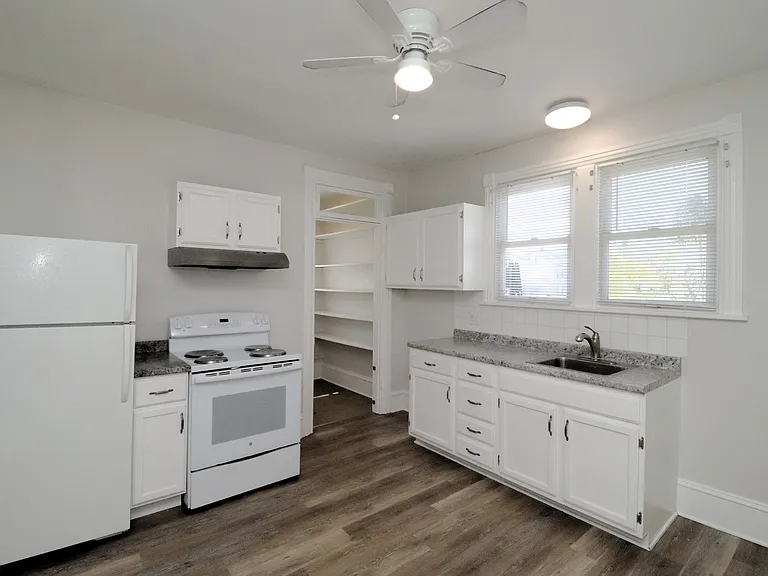 56-58 N Nice St #2L — Photo 2