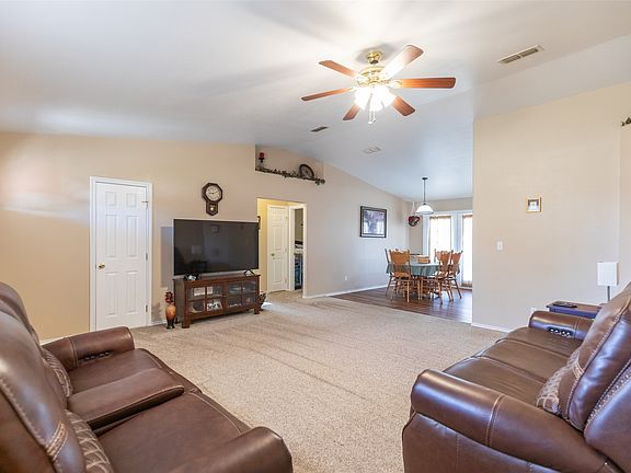 3rd image of 1603 Derrick Dr