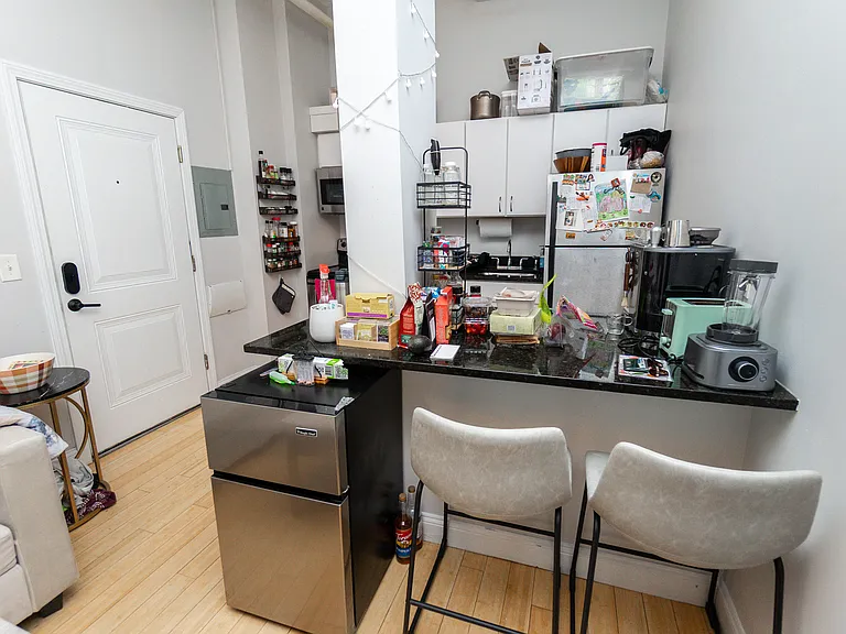 37 Temple Pl — Photo 31