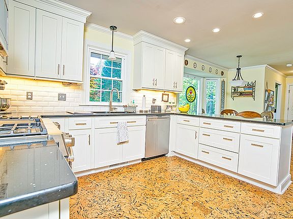 3rd image of 108 Hidden Lake Ct