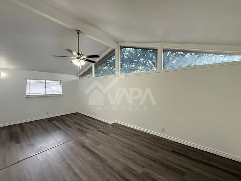 8007 Lake Frst — Photo 11