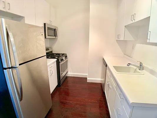 Rented by Bohemia Realty Group | media 25