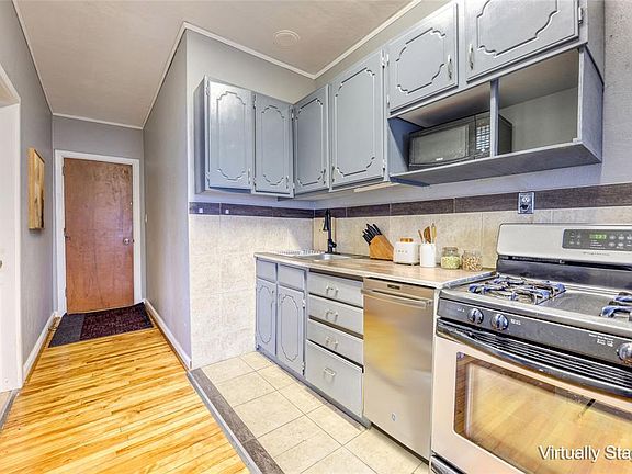 5th image of 1548 Saint Clair Pkwy #1