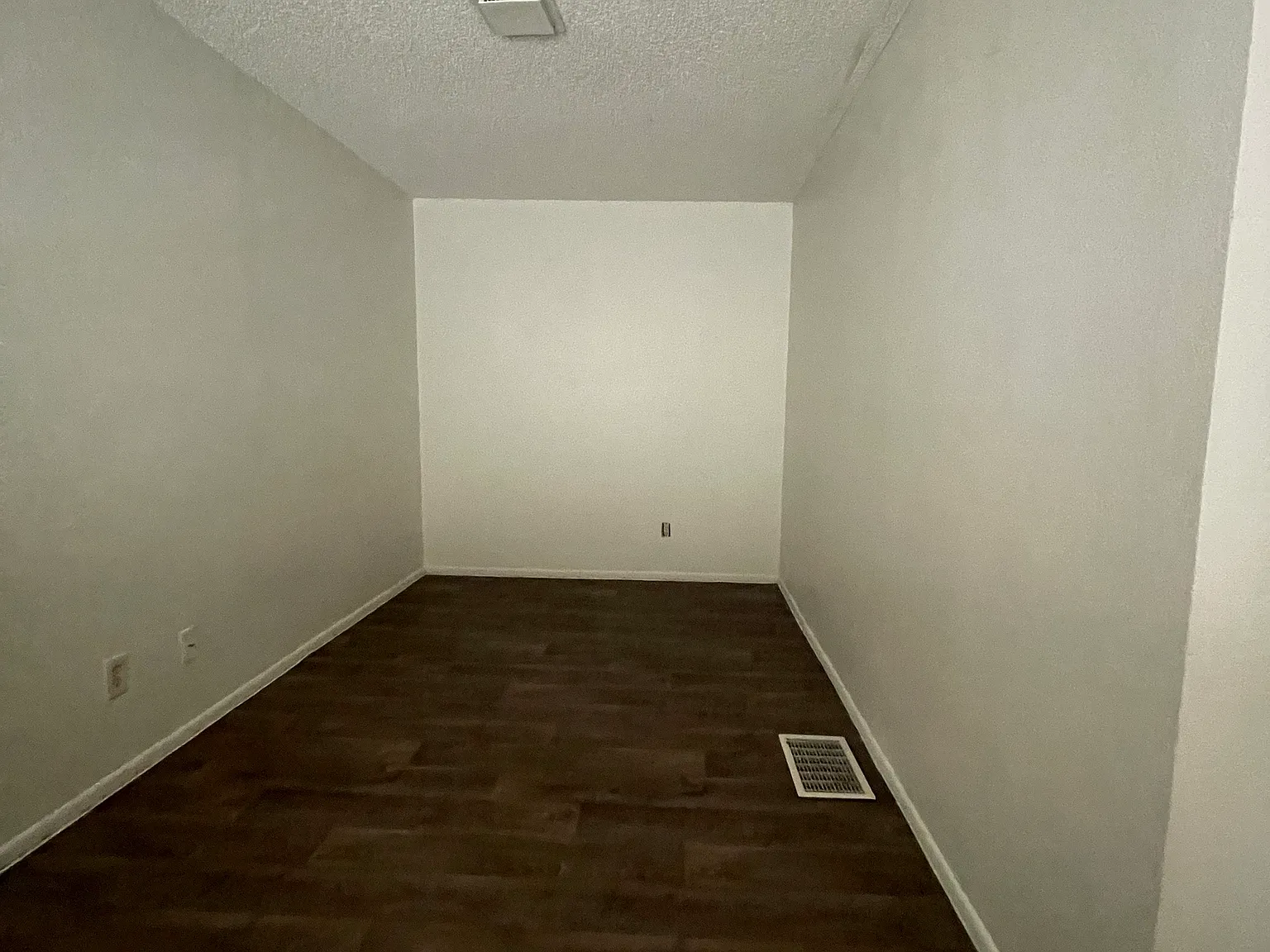 2 bed, 1.5 bath, 1286 sqft, $1,350 — Photo 2
