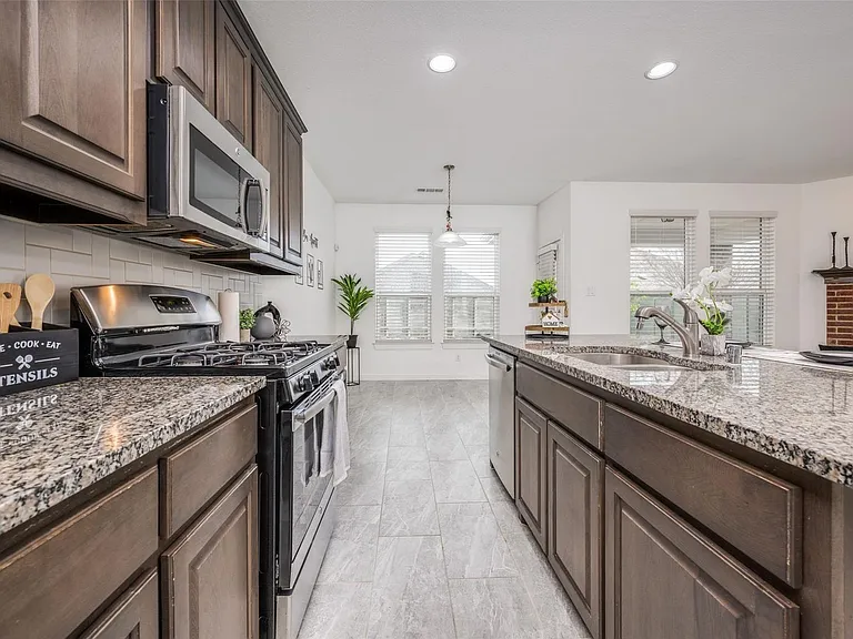 1728 Heron Way — Photo 5