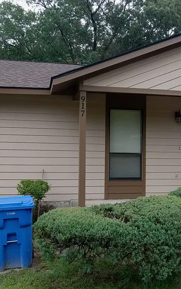917 Odom Dr — Photo 1