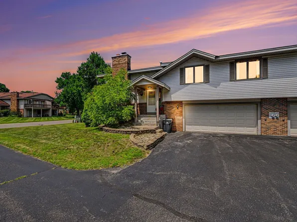 5654 Chatsworth St N, Shoreview, MN 55126