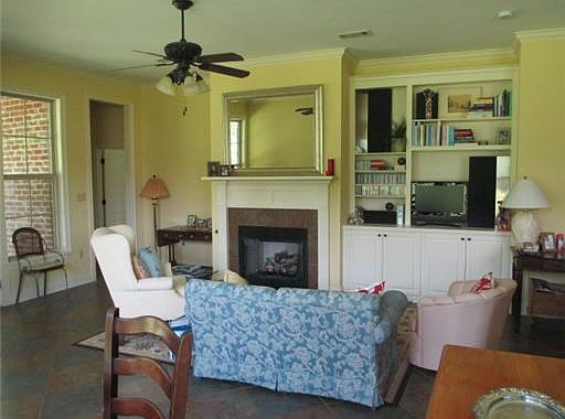 3rd image of 3904 Acadian Village Dr