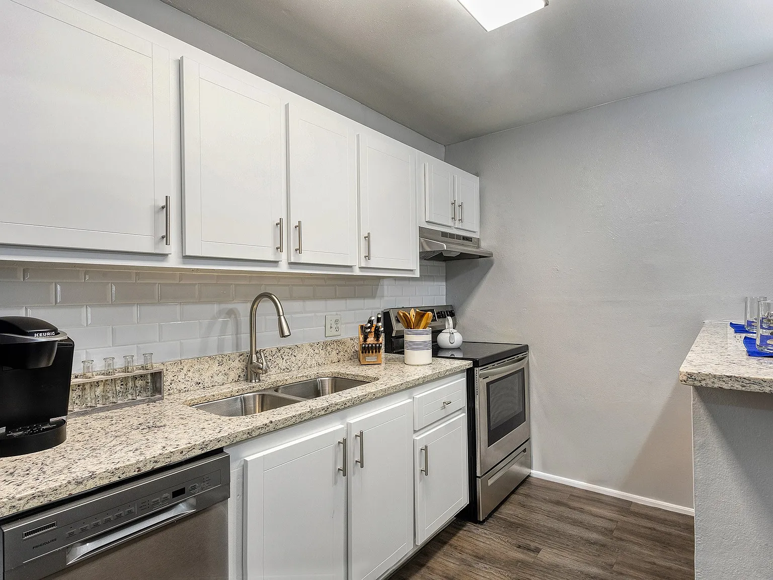 Sherwood Oaks Apartments — Photo 4