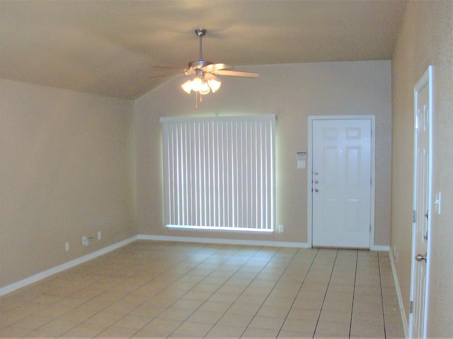 3 Bedroom / 2 Bath Duplex Near Clear Creek — Photo 2