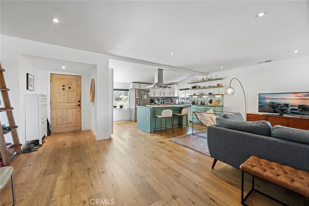 4 bed, 1917 sqft, $6,300 — Photo 4