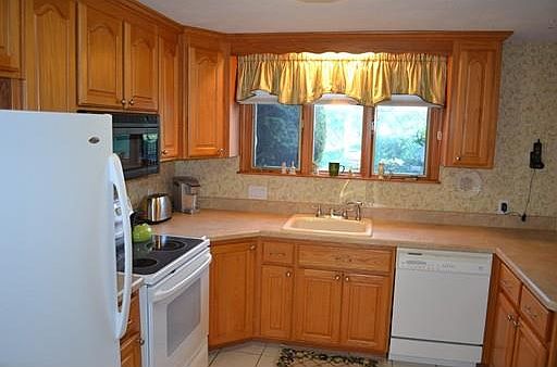 5th image of 14 Queensboro Ct