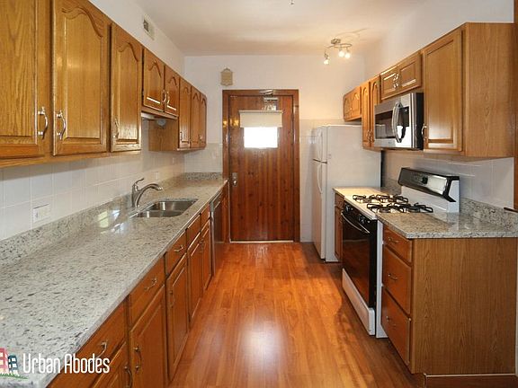 4th image of 4209 N Ashland Ave #Ua2