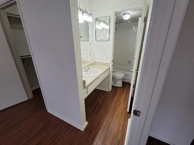 A Private Apt & Townhouse Community — Photo 74