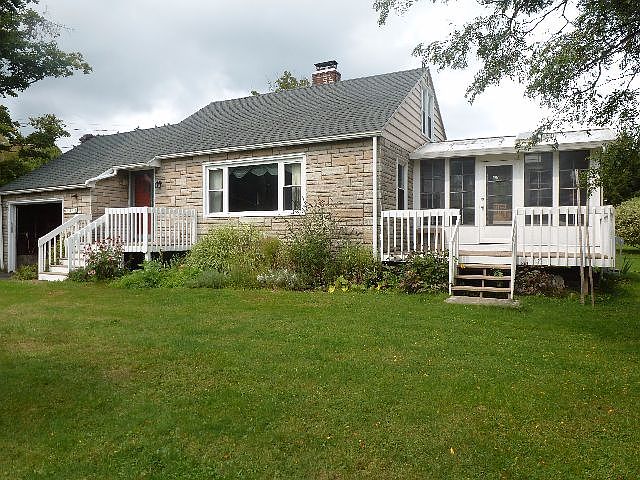 1st image of 1494 Clyde St