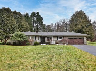 4 Larchwood Dr, Pittsford, NY 14534