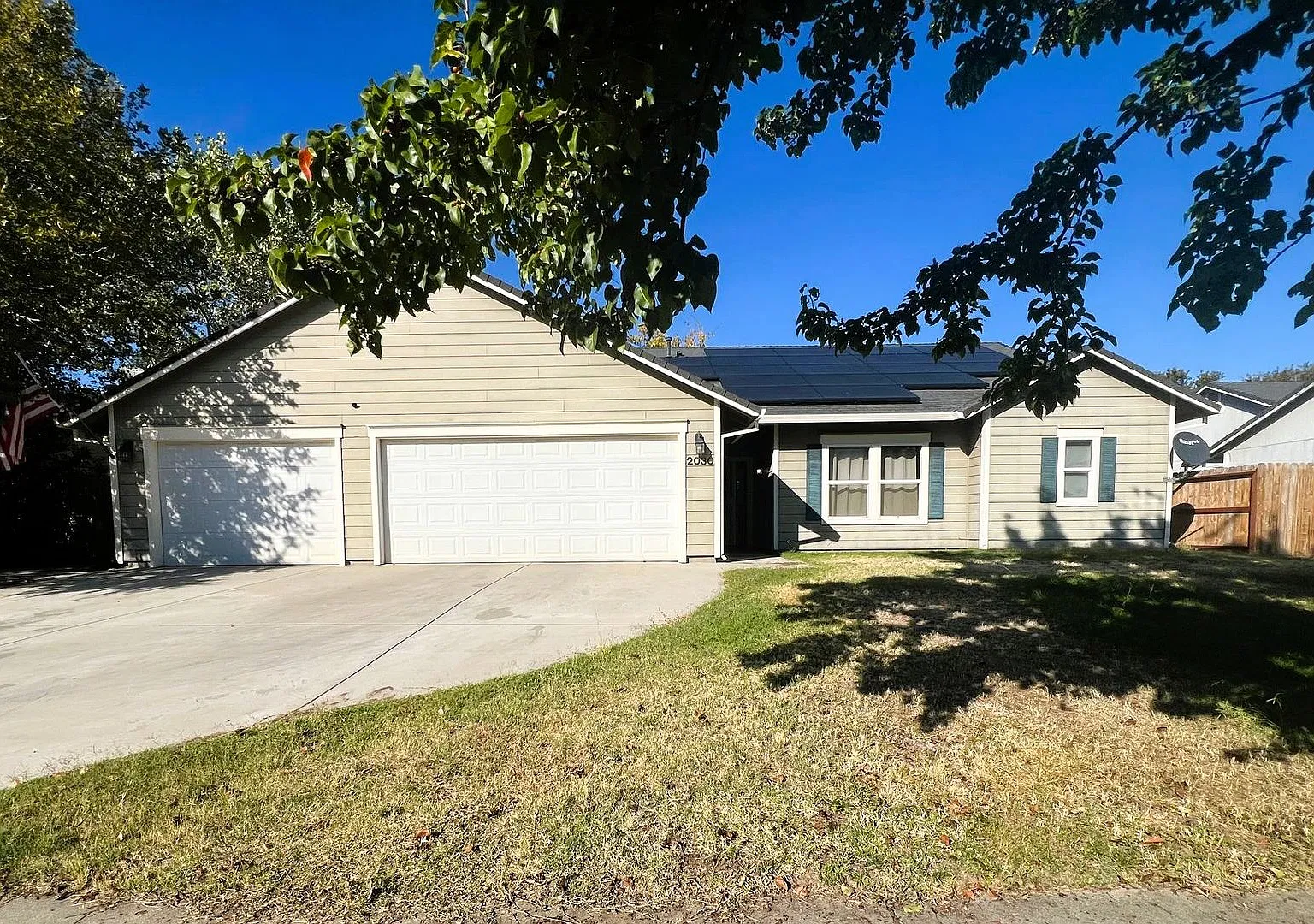 Beautiful 3 bedroom 2 bath home in Red Bluff - near schools & shopping — Photo 1