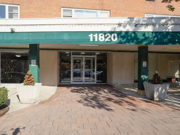 11820 Edgewater Dr APT 110, Lakewood, OH 44107