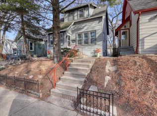 3122 N Newhall St, Milwaukee, WI