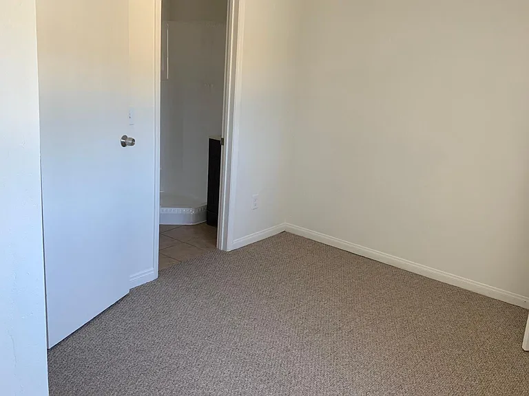 937 N Louise St #8 — Photo 8