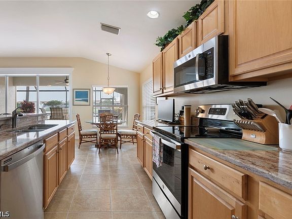 4th image of 10025 Majestic Ave