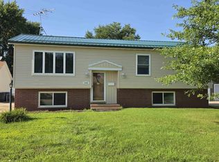 1662 Oakwood Dr, Waterloo, IA 50703