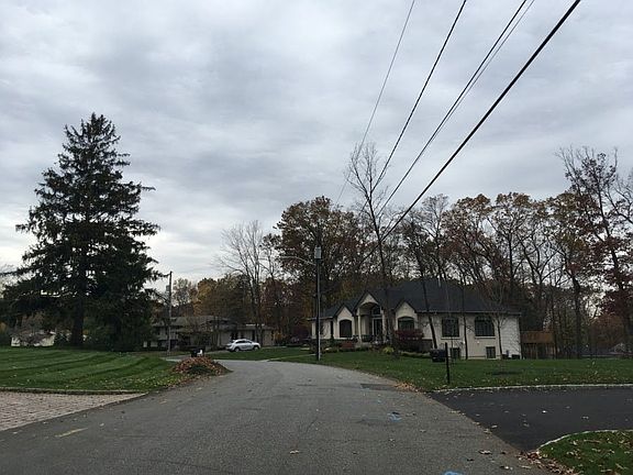 4th image of 40 Hilltop Pl
