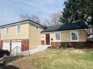 8709 Antioch Rd, Overland Park, KS 66212
