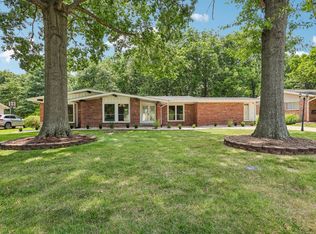 318 Algonquin Dr, Ballwin, MO 63011