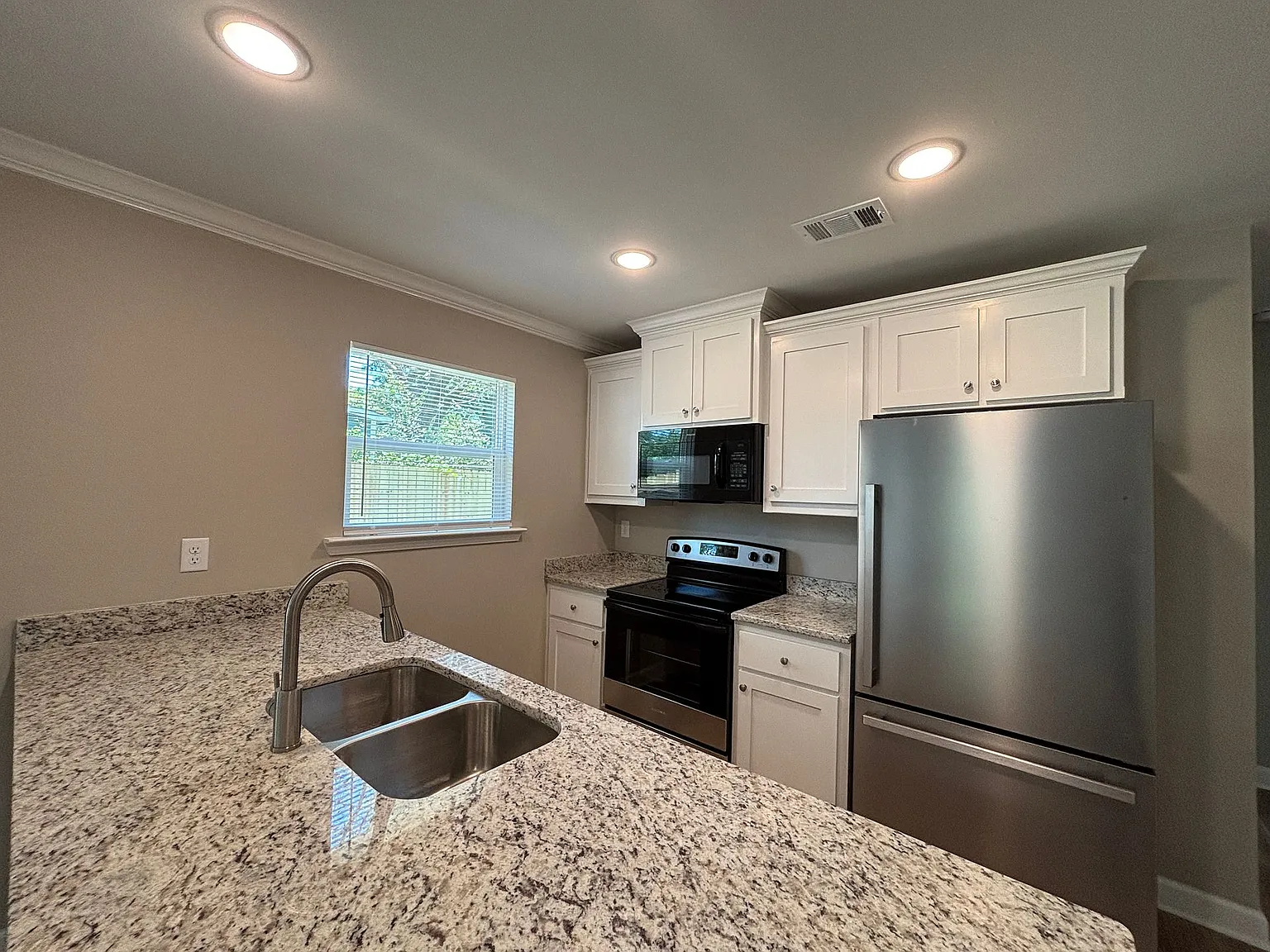 110 East Blvd — Photo 3