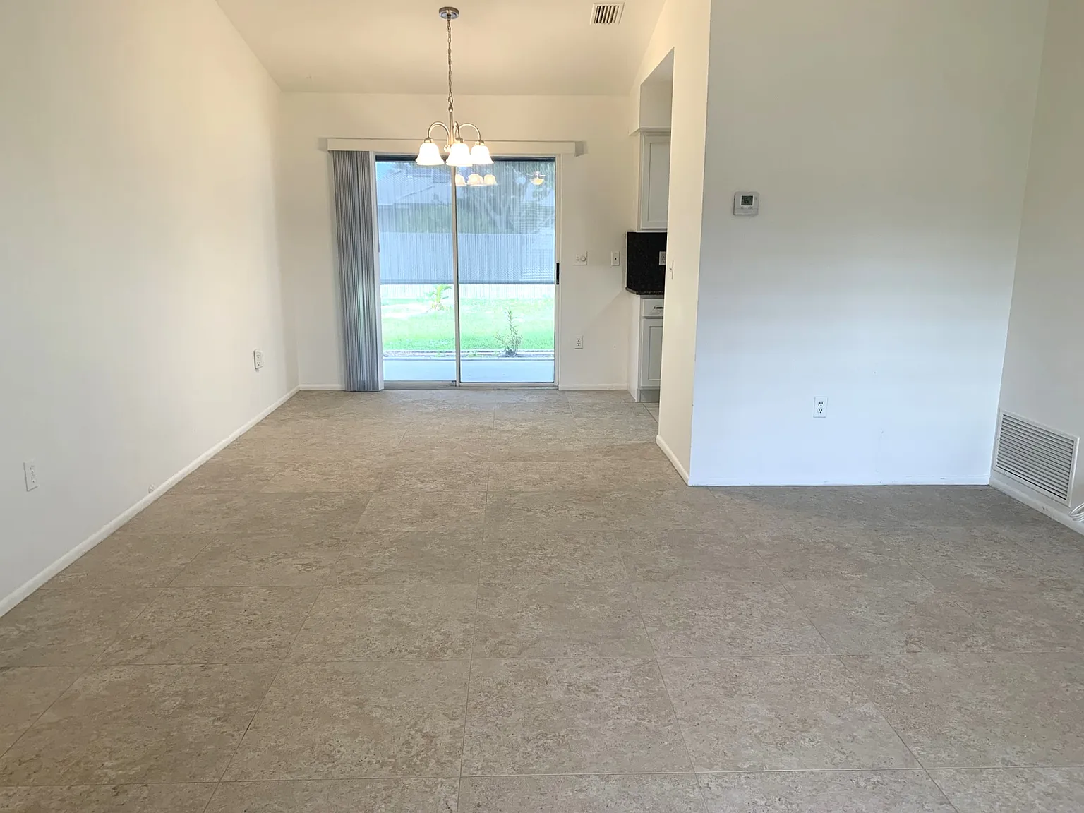 2 bed, 1059 sqft, $1,600 — Photo 2
