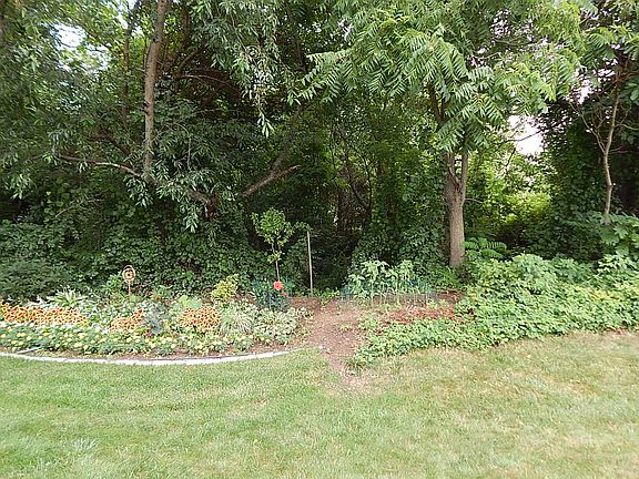 5th image of 22 Oxford Ct
