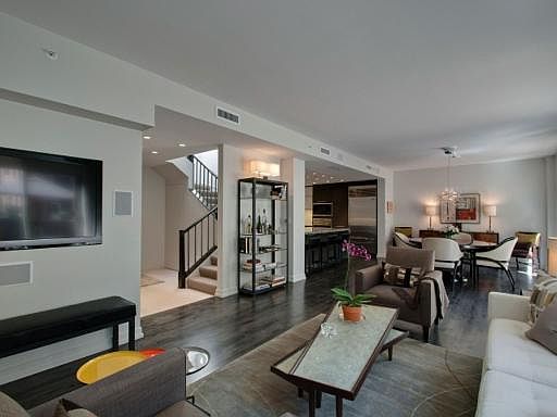 4th image of 1301 N Dearborn Pkwy #308