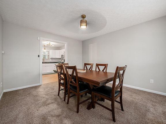 3rd image of 4006 Sandy Ridge Dr