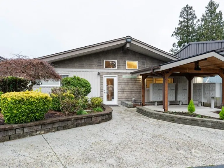 COURTYARD APTS-MUKILTEO — Photo 1