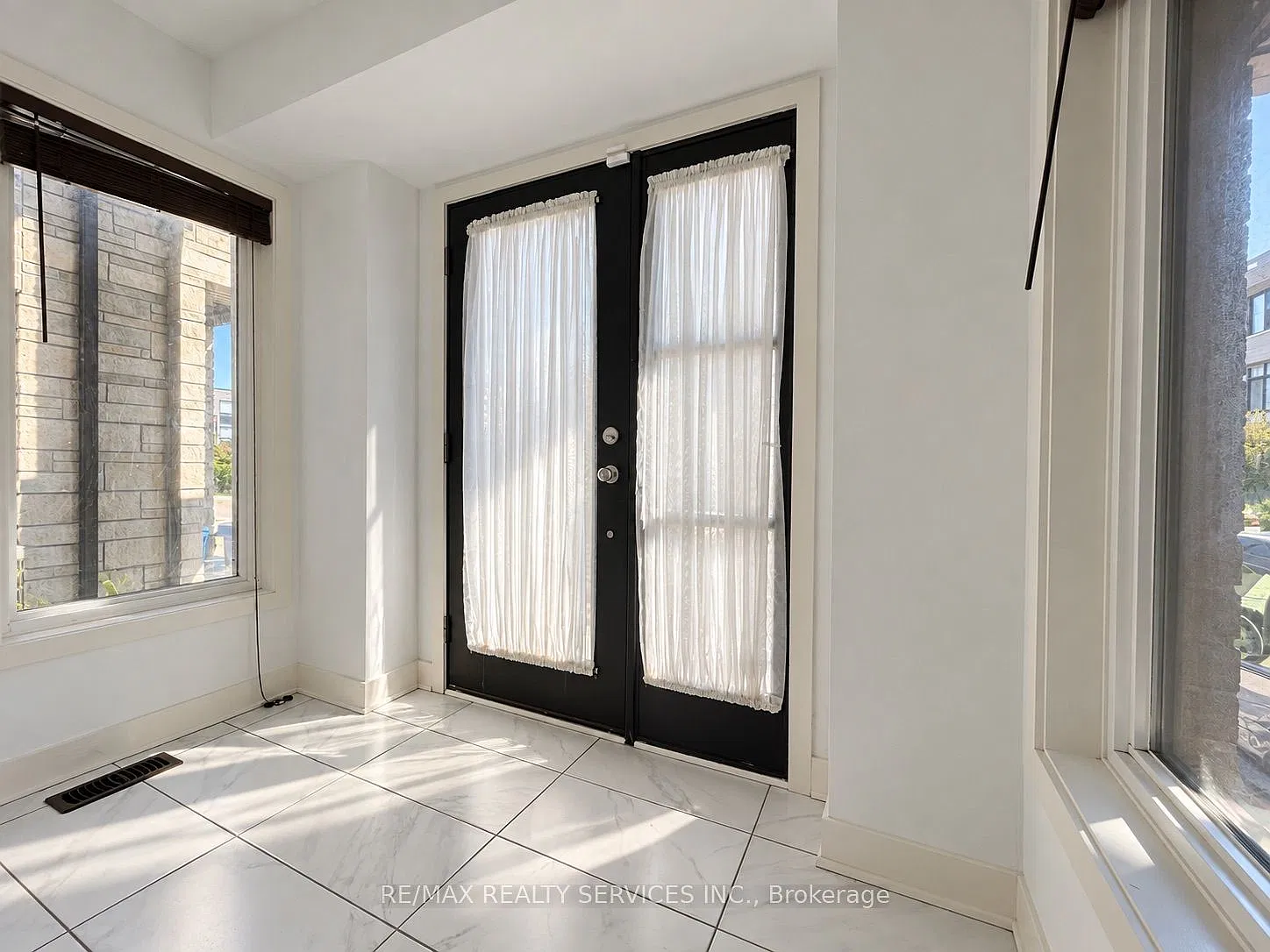 3 bed, $3,800 — Photo 2