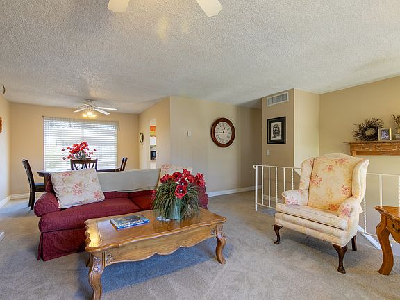 3rd image of 1008 S Fountain Dr