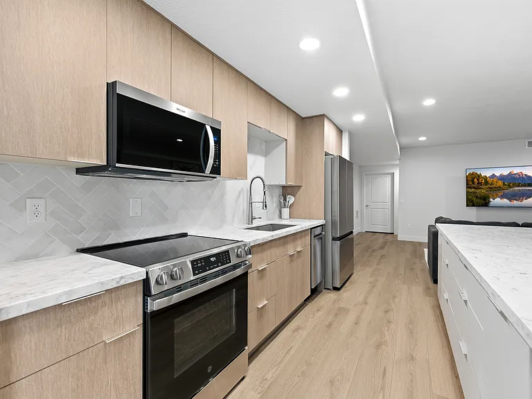 Lower Level Full Kitchen