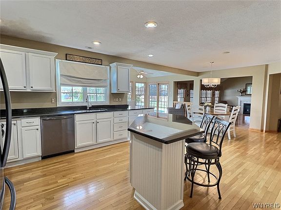 3rd image of 38 Apple Blossom Blvd