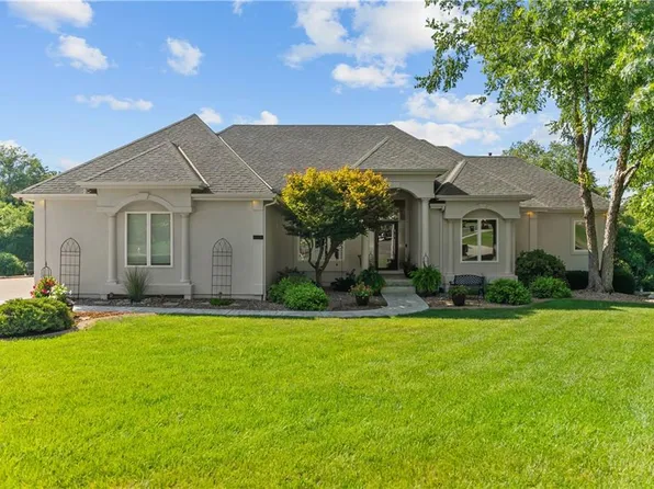 2303 Smokey Hill Dr, Lees Summit, MO 64086