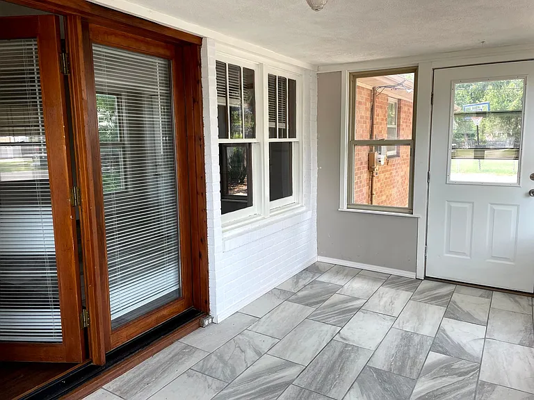 120 E Avenue F — Photo 17