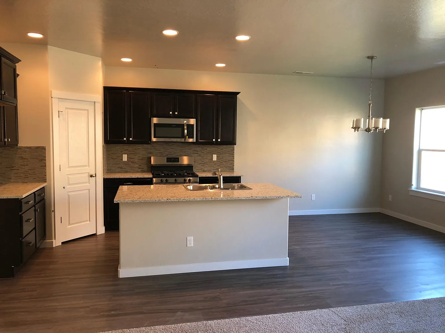 3 bed, 1848 sqft, $2,750 — Photo 3